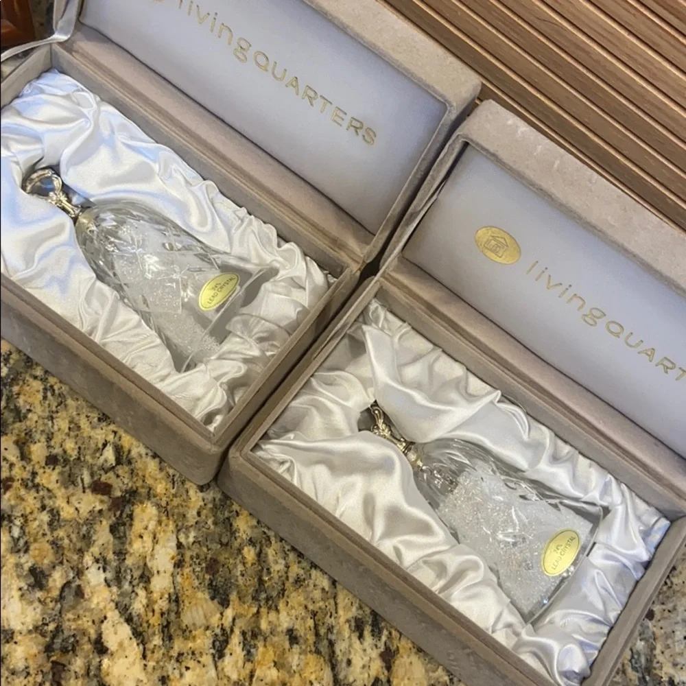 Vintage Crystal bells 1999 by Living Quarters Set 2 Guc